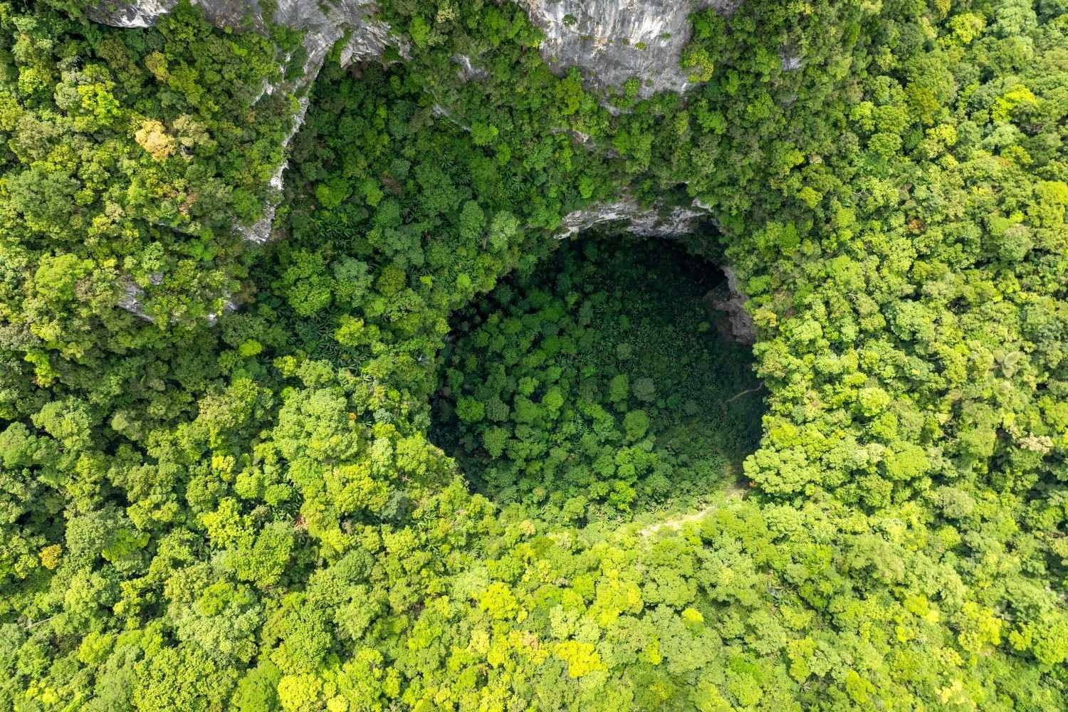 Experience Son Doong Cave by 360-degree video