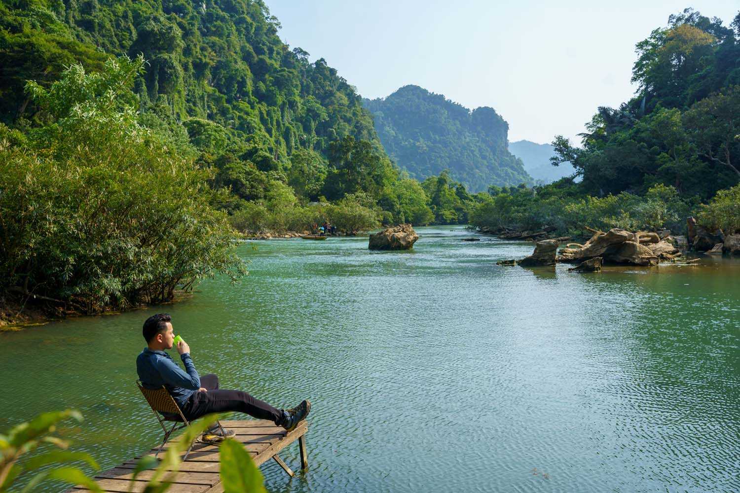 10 unbelievable experiences that may make you want to head out to Tu Lan
                                Trekking by the jungles in Tu Lan is a tricky journey not for the faint-hearted. The paths weave by dense foliage, over steep hills, and all through meandering streams, making each step a push to your threshold.